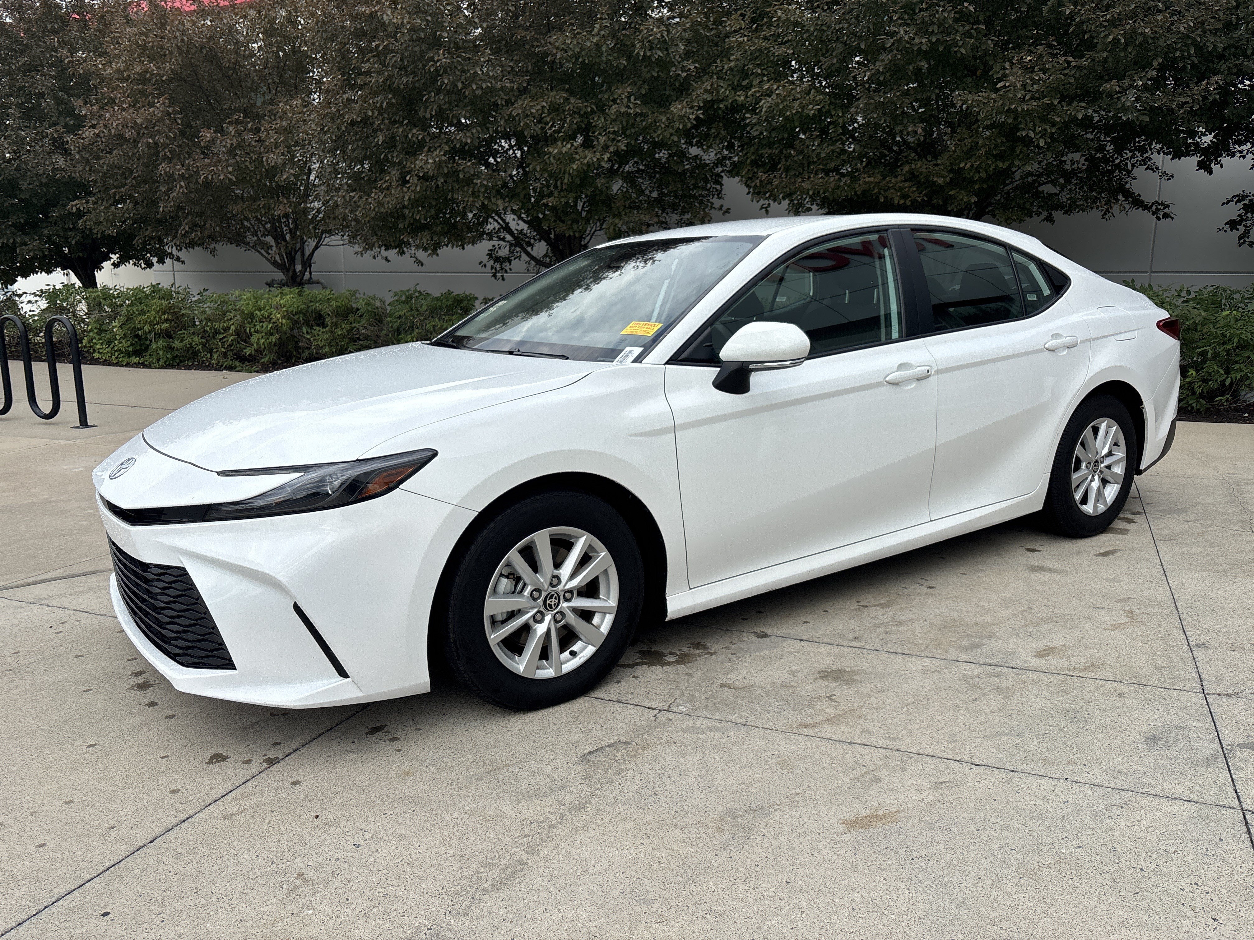 Used 2025 Toyota Camry Hybrid FWD image 3