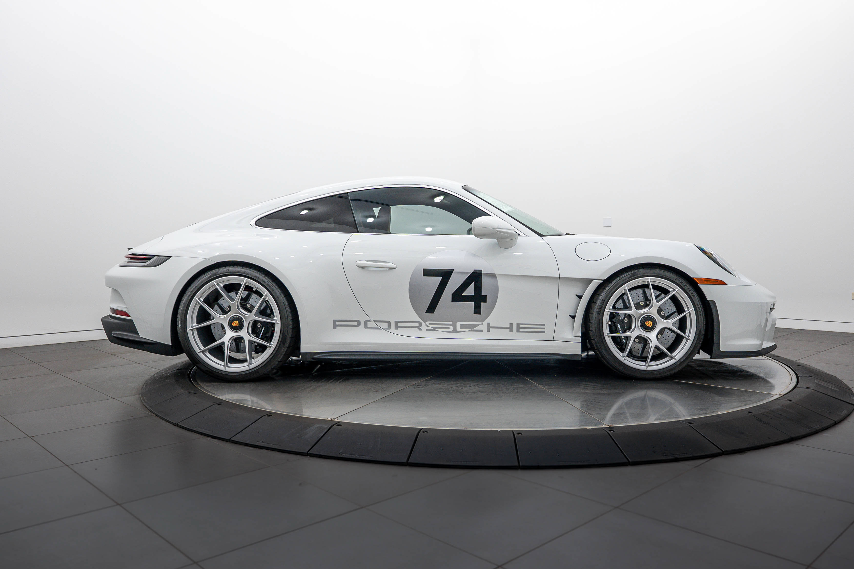 Certified 2024 Porsche 911 GT3 RS RWD image 8