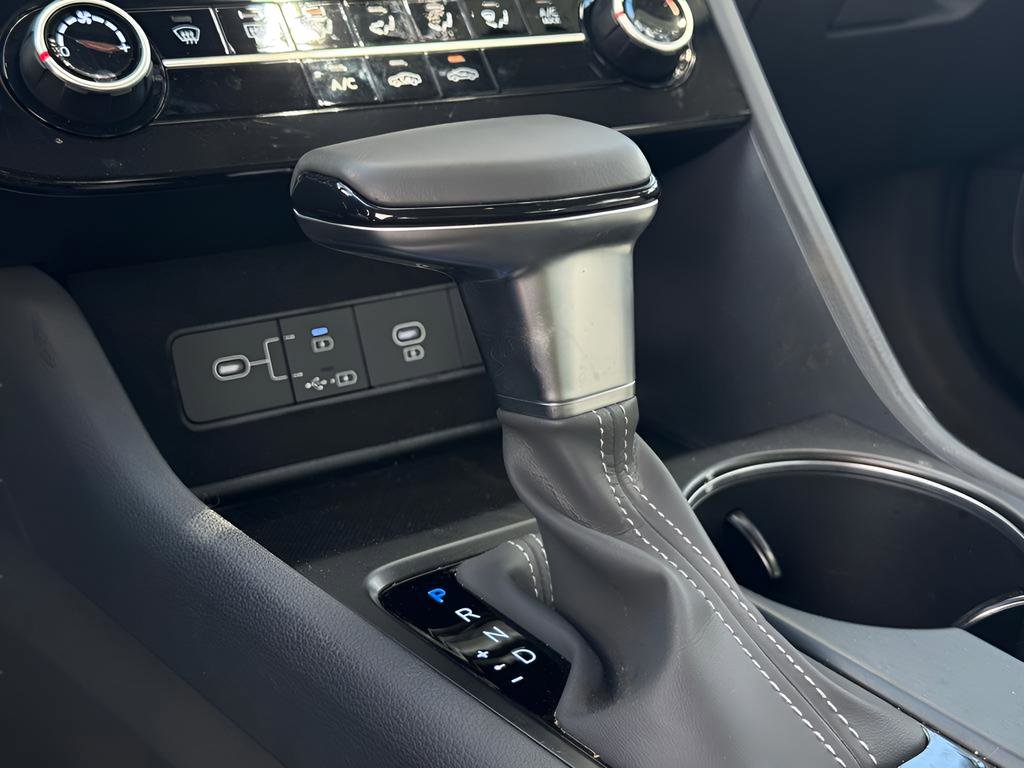 Used 2025 Hyundai Sonata SE FWD image 30