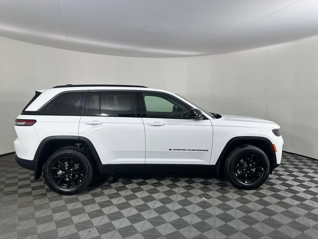 New 2026 Jeep Grand Cherokee Altitude AWD/4WD image 4