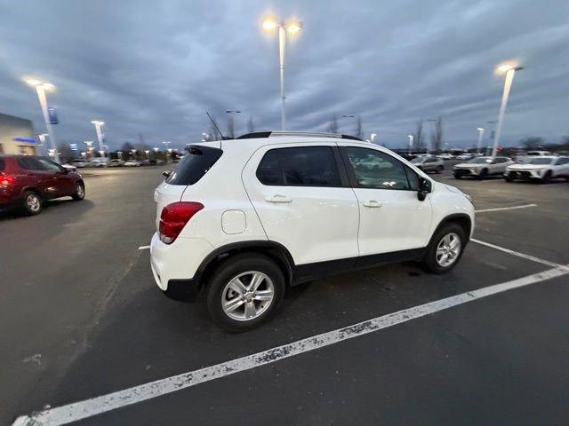Used 2022 Chevrolet Trax LT w/ LT Convenience Package image 9