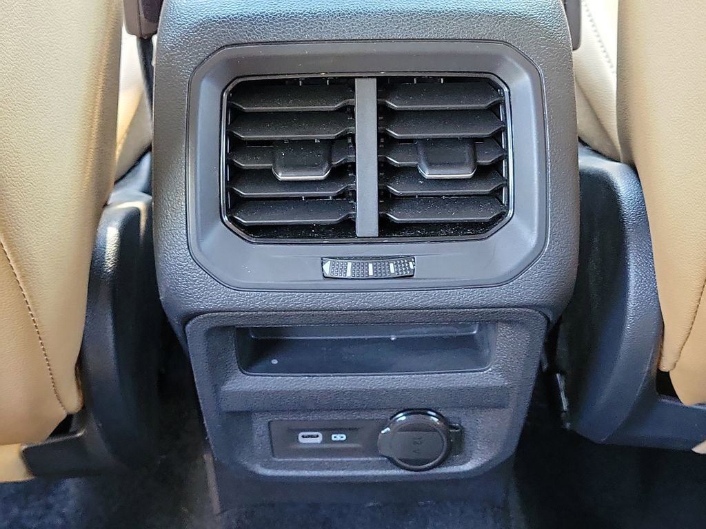Used 2023 Volkswagen Tiguan SE FWD image 11