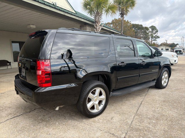 Used 2014 Chevrolet Suburban LT image 5