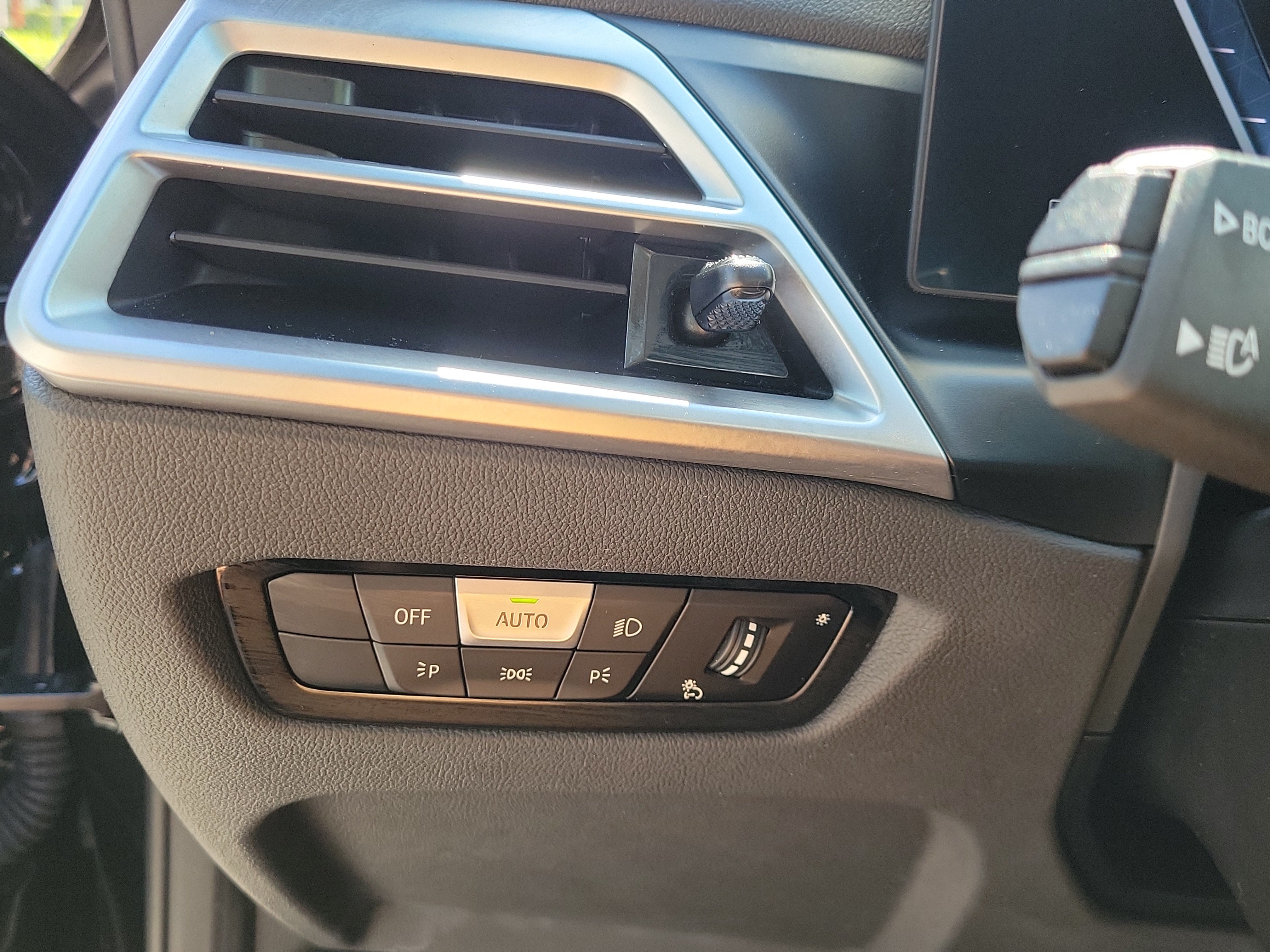 New 2025 BMW 230i Coupe w/ Convenience Package RWD image 11