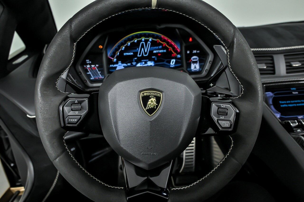 Used 2021 Lamborghini Aventador SVJ AWD/4WD image 24