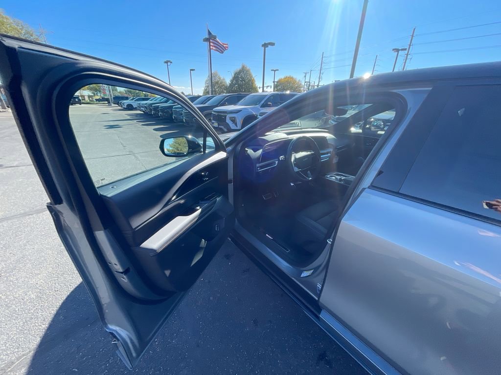 New 2026 Cadillac Lyriq V image 10