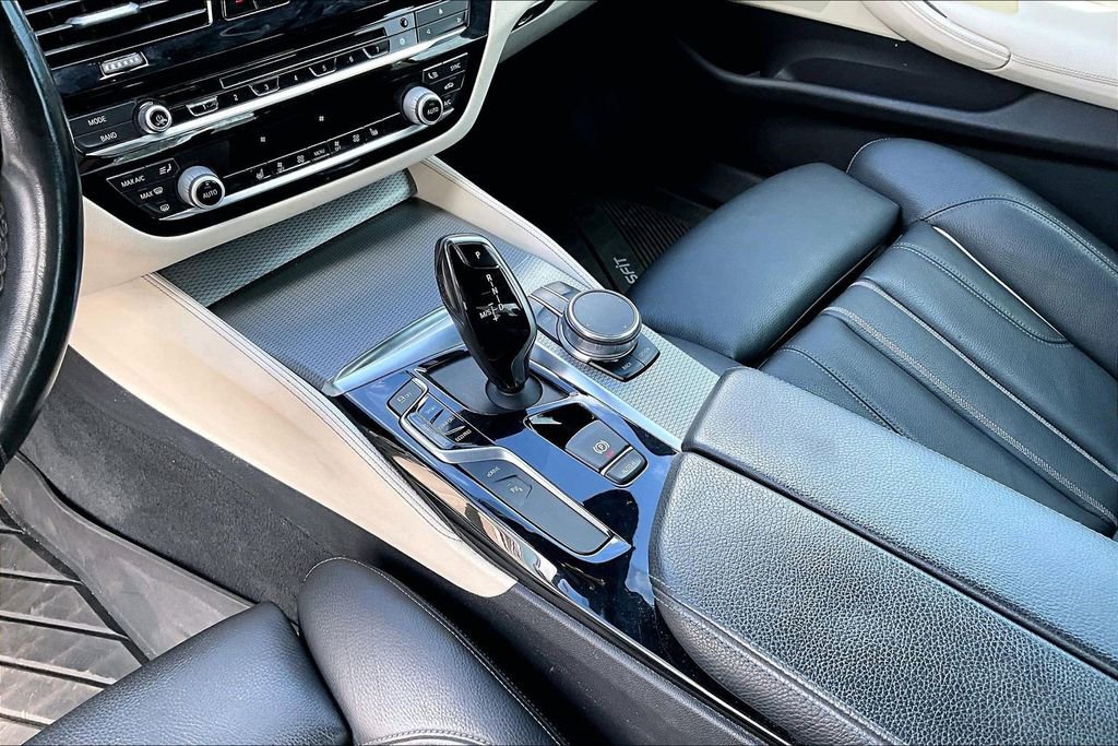 Used 2019 BMW 530e w/ M Sport Package image 14