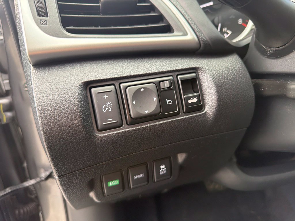 Used 2018 Nissan Sentra SR w/ Technology Package FWD image 15