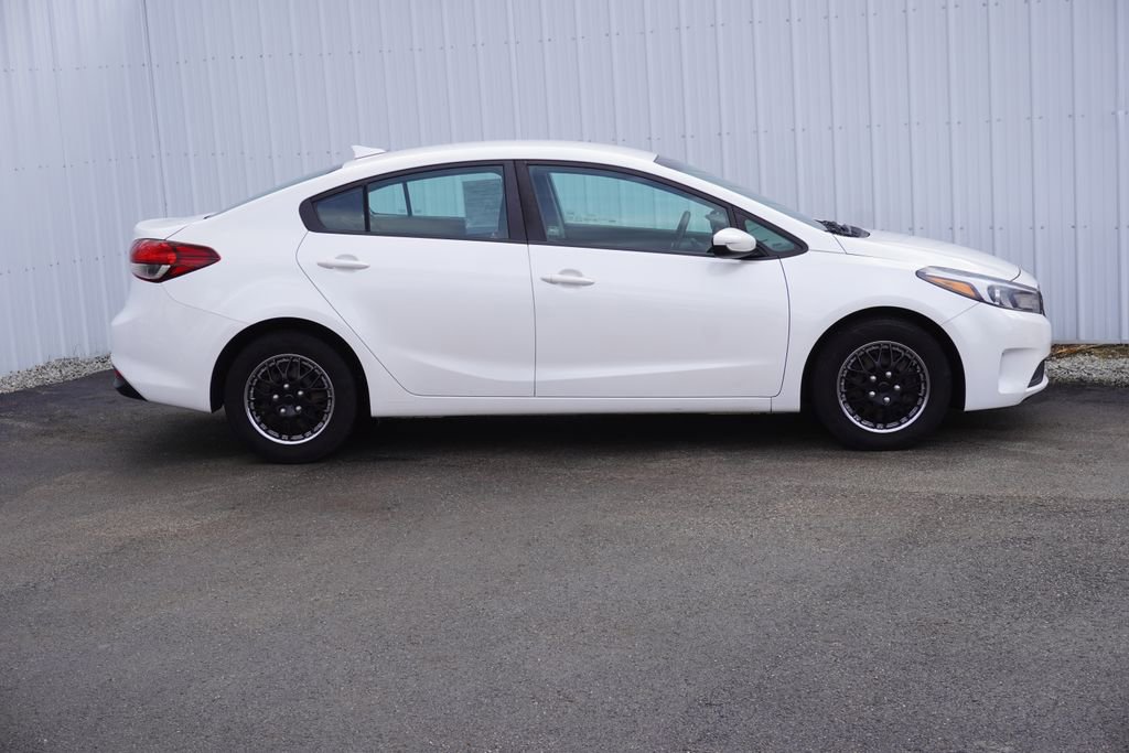 Used 2018 Kia Forte LX w/ LX Popular Package image 2