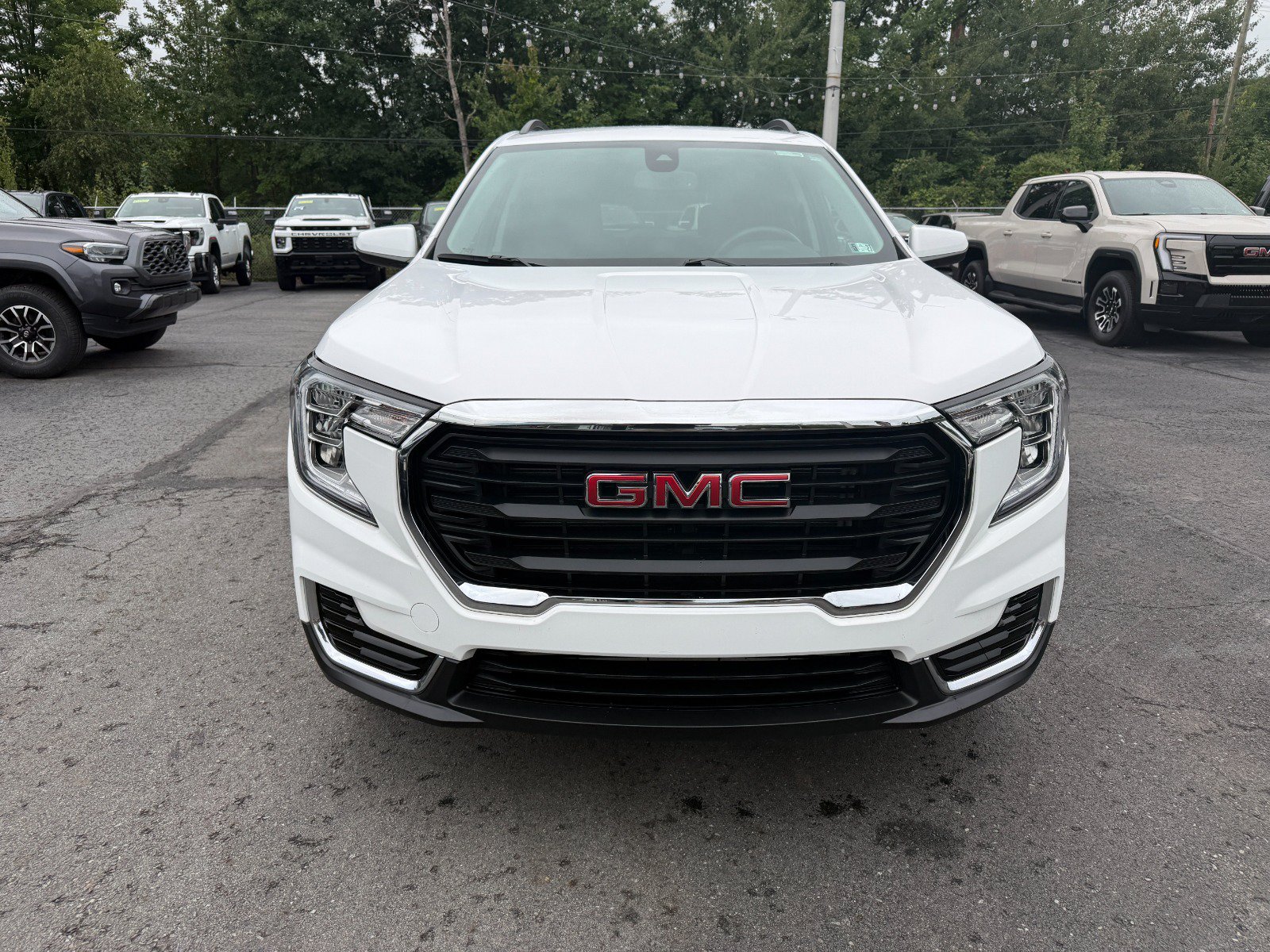 Used 2024 GMC Terrain SLE w/ Driver Convenience Package AWD/4WD image 8