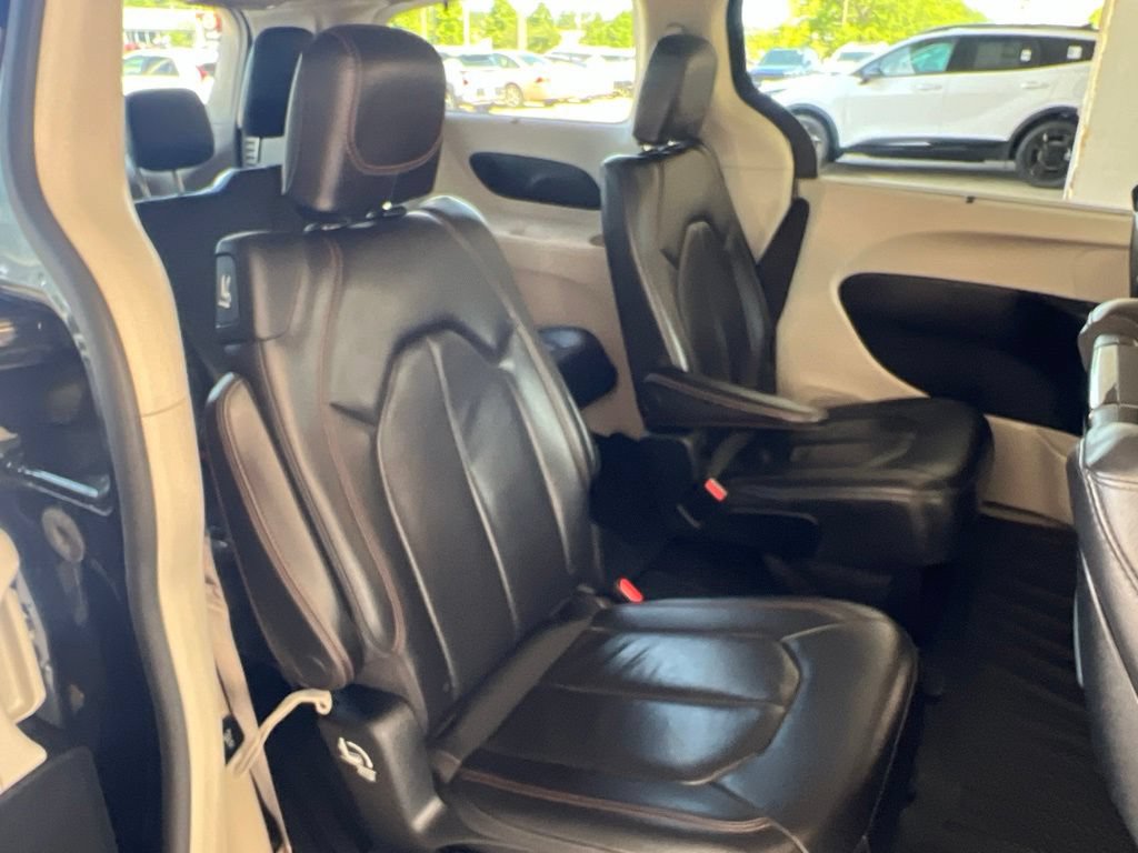 Used 2017 Chrysler Pacifica Touring-L Plus w/ Advanced Safetytec Group FWD image 14
