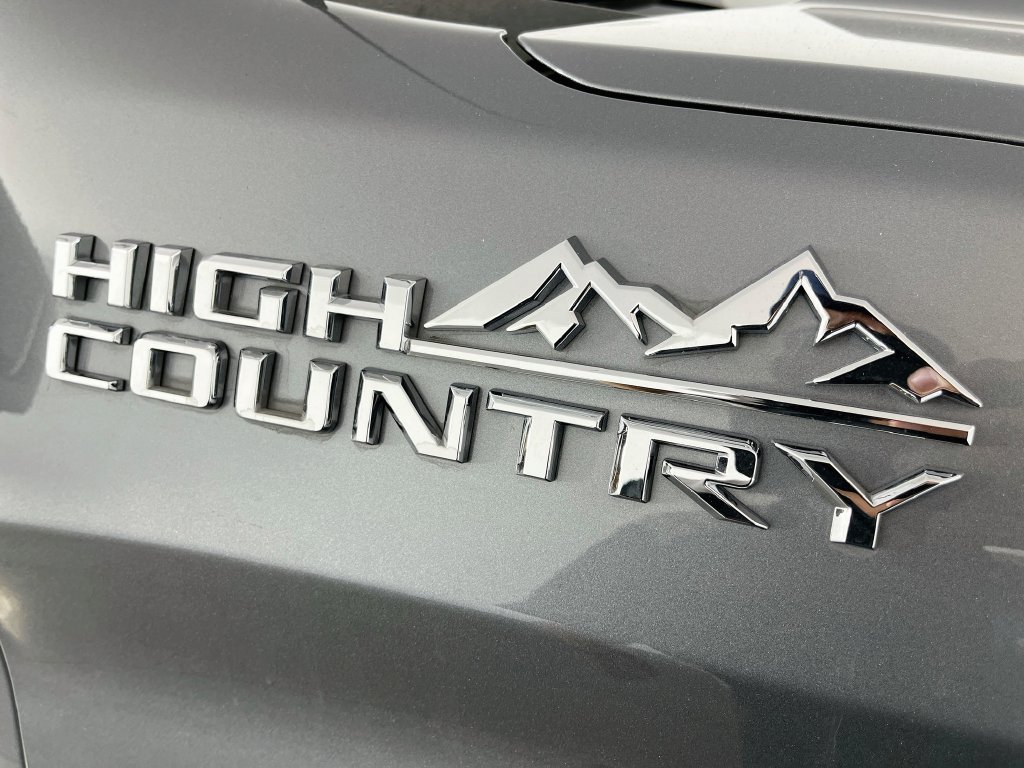Used 2022 Chevrolet Silverado 1500 High Country w/ Technology Package AWD/4WD image 37