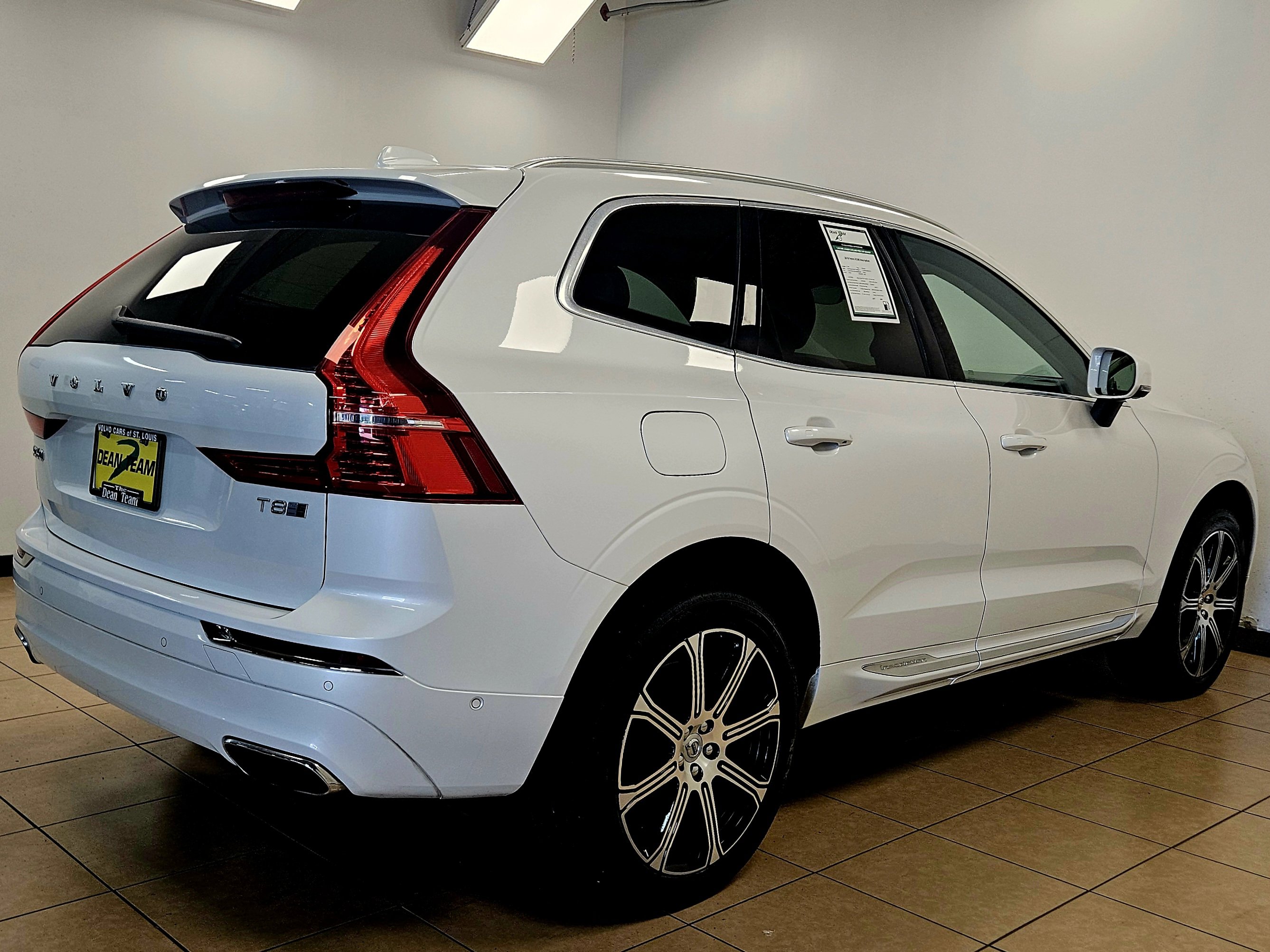 Used 2019 Volvo XC60 T8 Inscription w/ Advanced Package AWD/4WD image 4