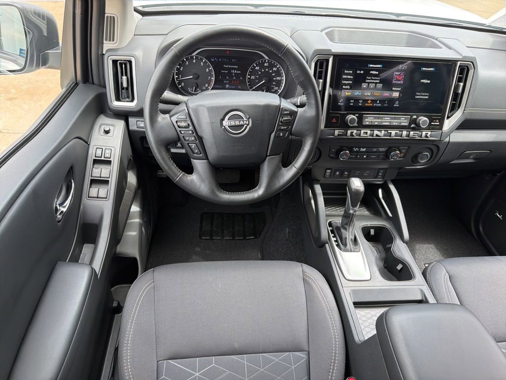 Used 2025 Nissan Frontier SV w/ SV Convenience Package RWD image 20