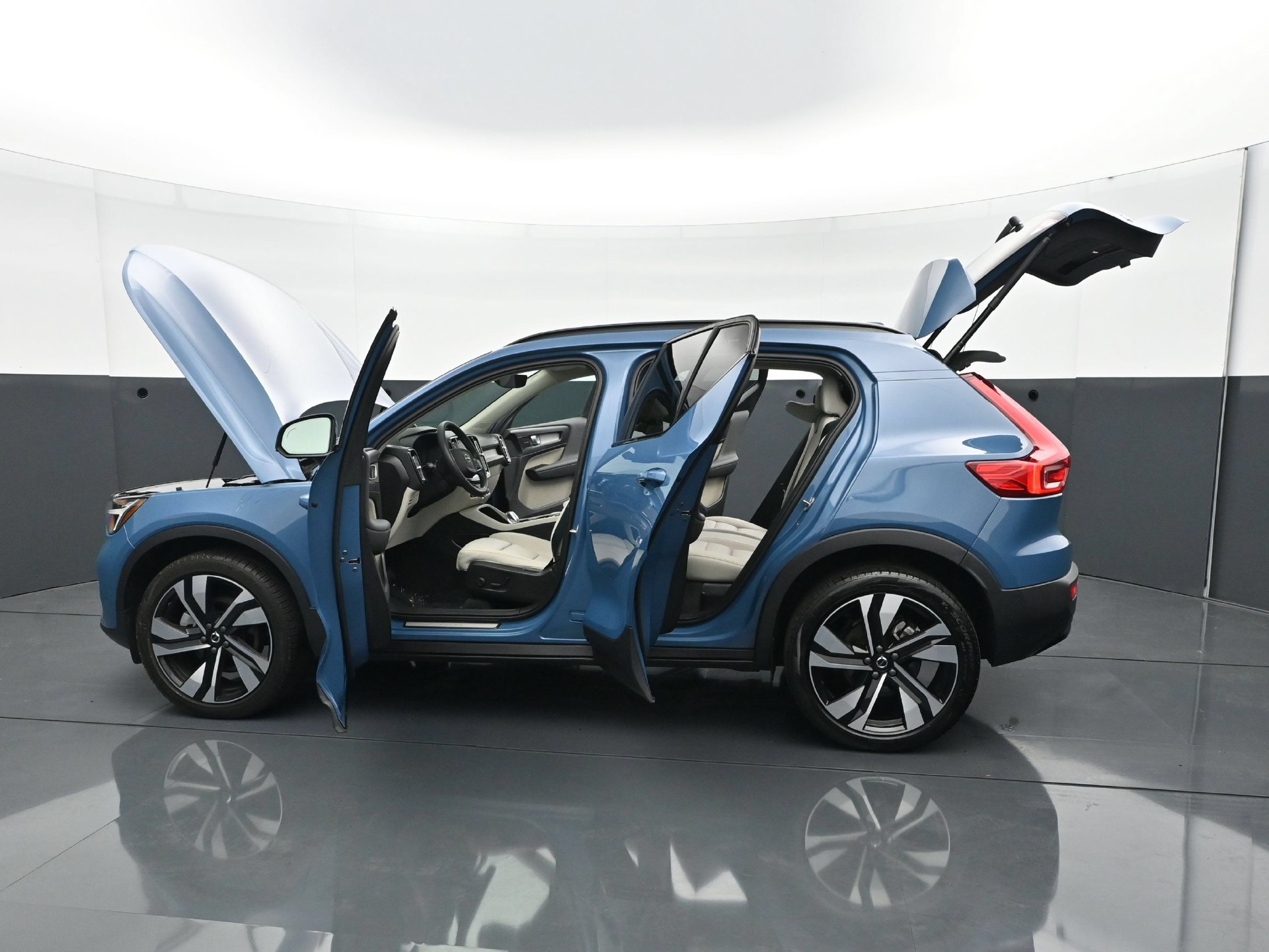 Used 2025 Volvo XC40 B5 Ultra w/ Climate Package AWD/4WD image 38