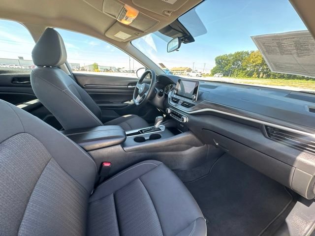 Used 2025 Nissan Altima 2.5 SV FWD image 15
