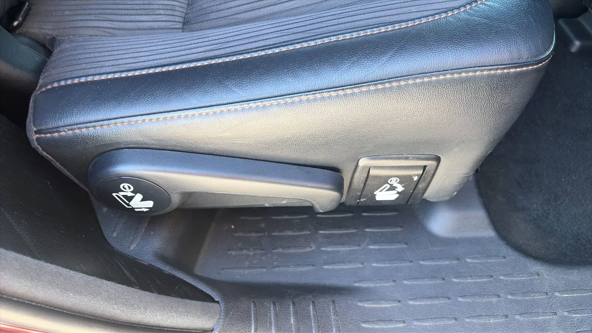 Used 2017 Toyota Highlander Plus image 35