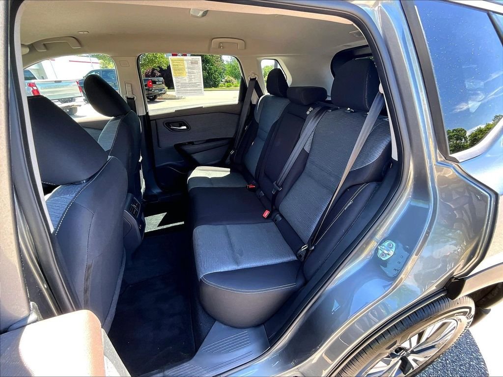 Used 2023 Nissan Rogue SV AWD/4WD image 15