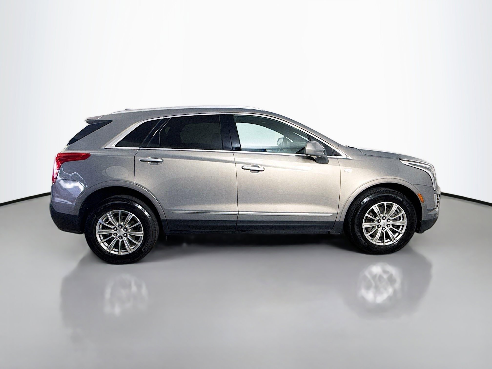 Used 2018 Cadillac XT5 Luxury w/ Driver Awareness Package image 11