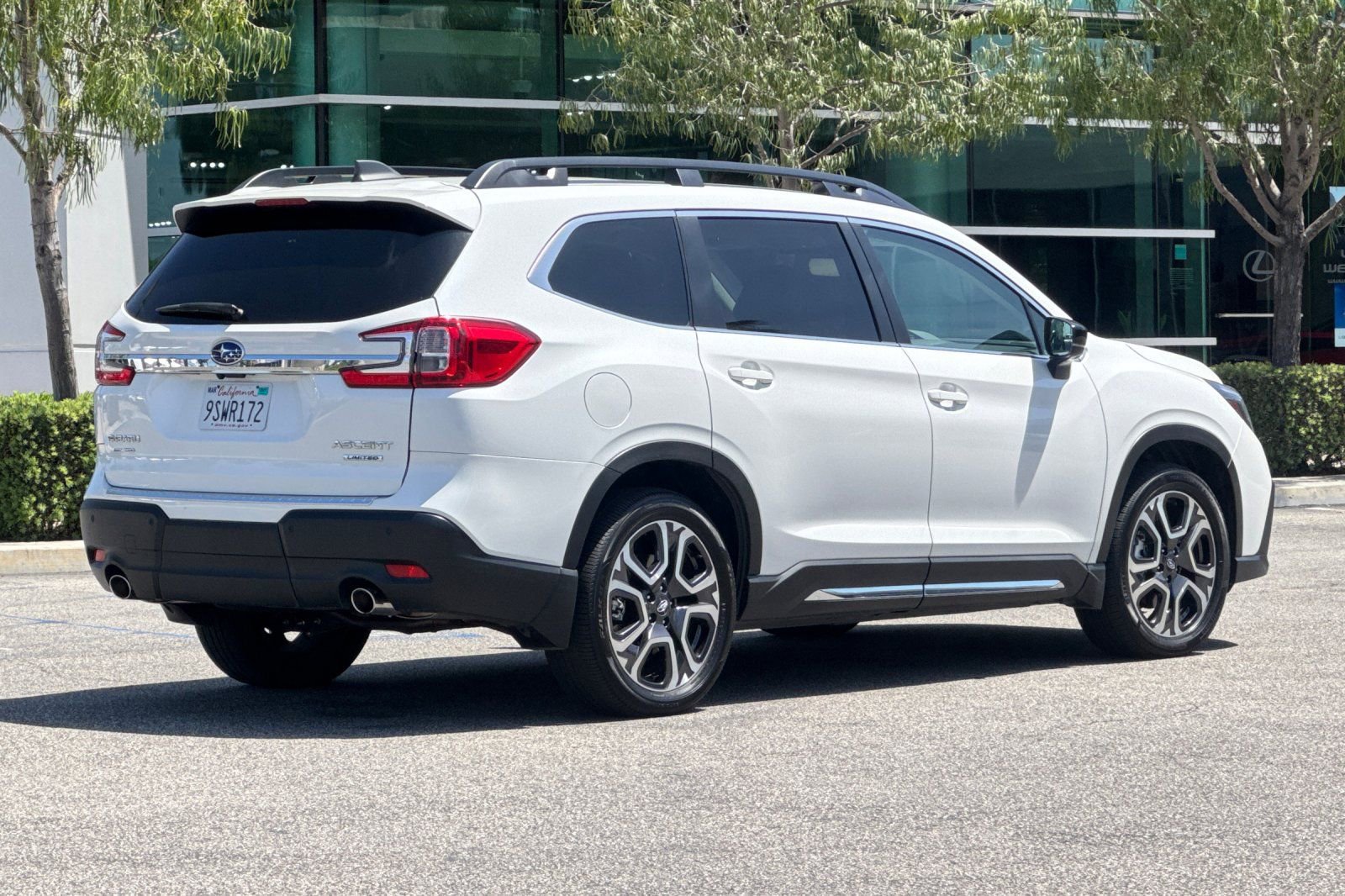 Used 2024 Subaru Ascent Limited w/ Technology Package AWD/4WD image 4