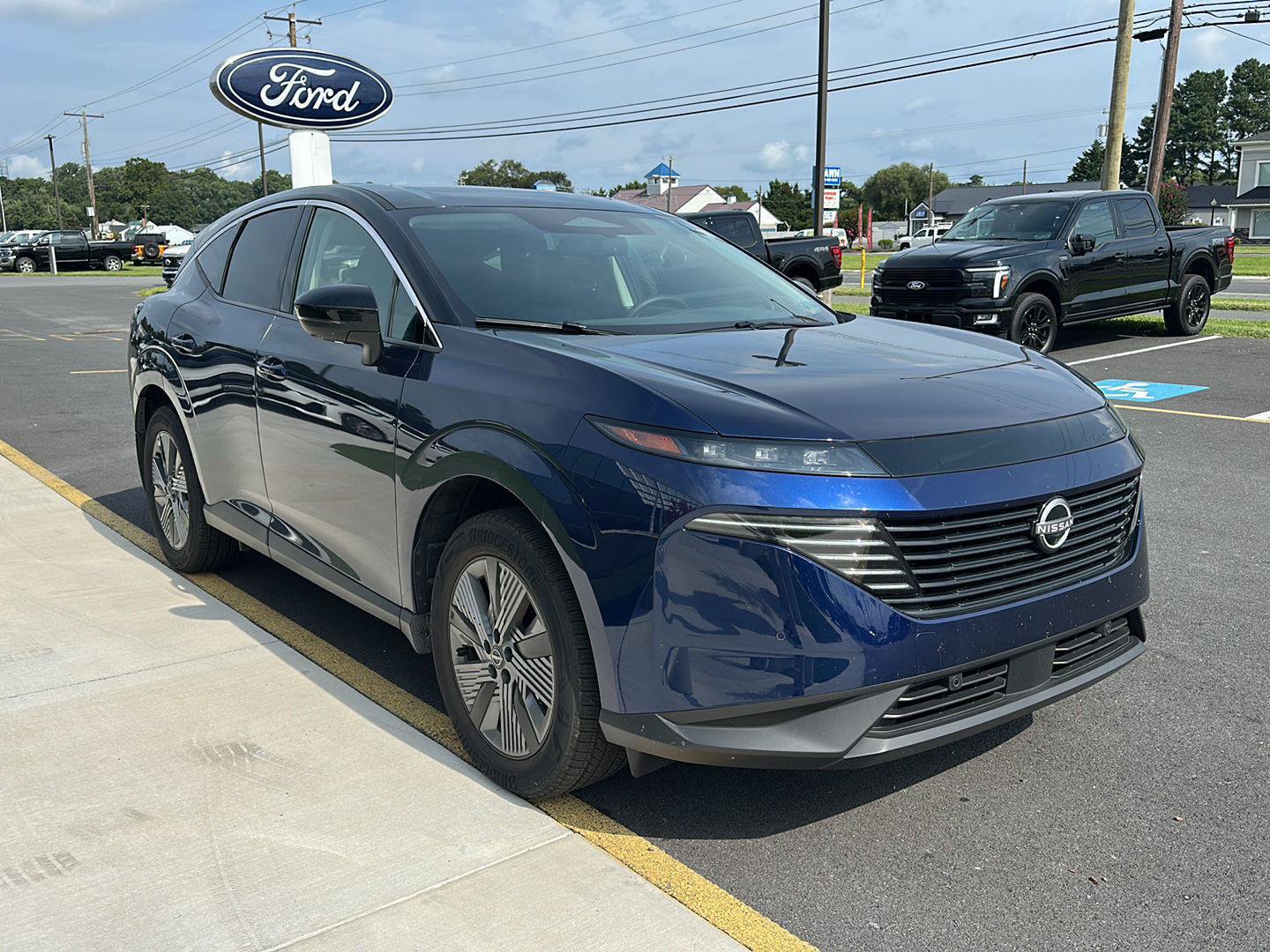 Used 2025 Nissan Murano SL w/ Cargo Package AWD/4WD image 3