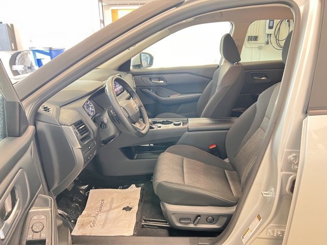 Used 2025 Nissan Rogue SV image 19