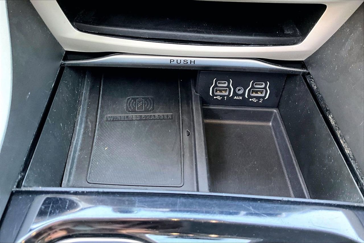 Certified 2022 Chrysler Pacifica Limited image 18