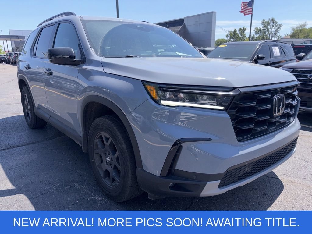 Used 2025 Honda Pilot TrailSport image 9