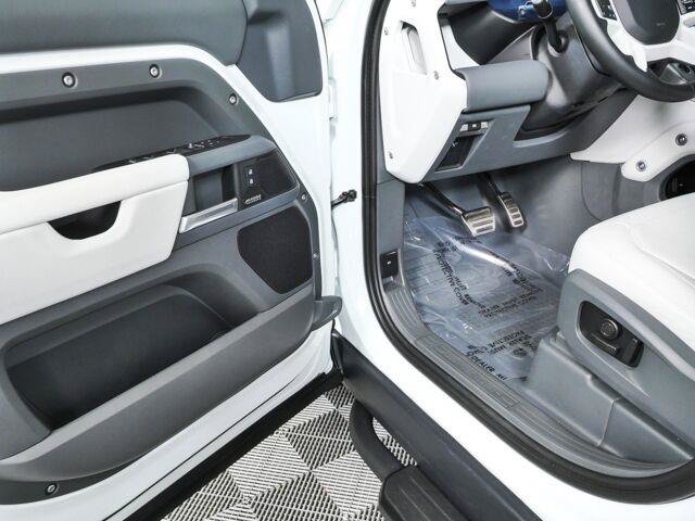 Used 2025 Land Rover Defender 110 X-Dynamic SE AWD/4WD image 8
