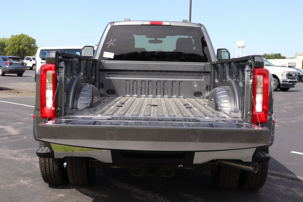 New 2026 Ford F350 4x4 Regular Cab DRW Super Duty image 15