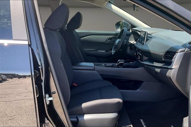 Used 2025 Nissan Rogue S FWD image 7