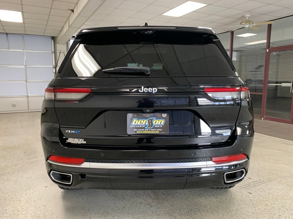 Certified 2023 Jeep Grand Cherokee Summit w/ Advanced Protech Group IV AWD/4WD image 5