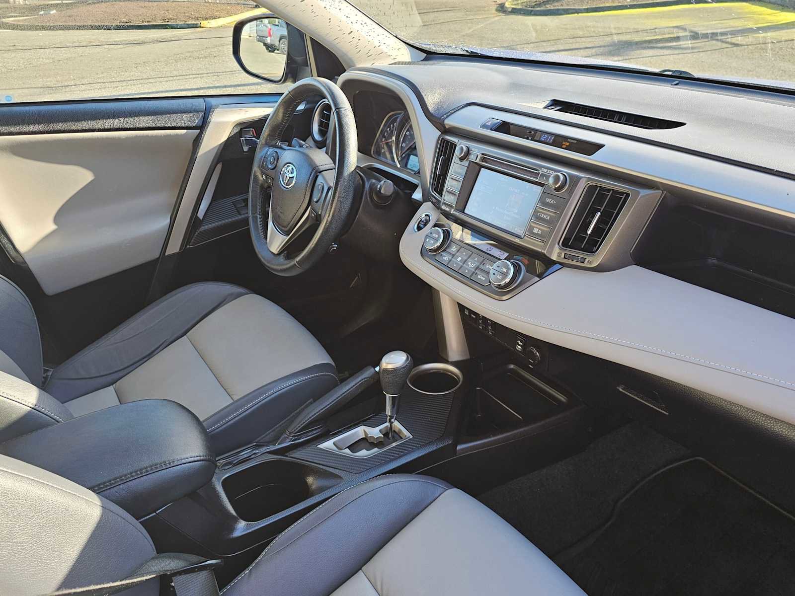 Used 2015 Toyota RAV4 Limited image 10