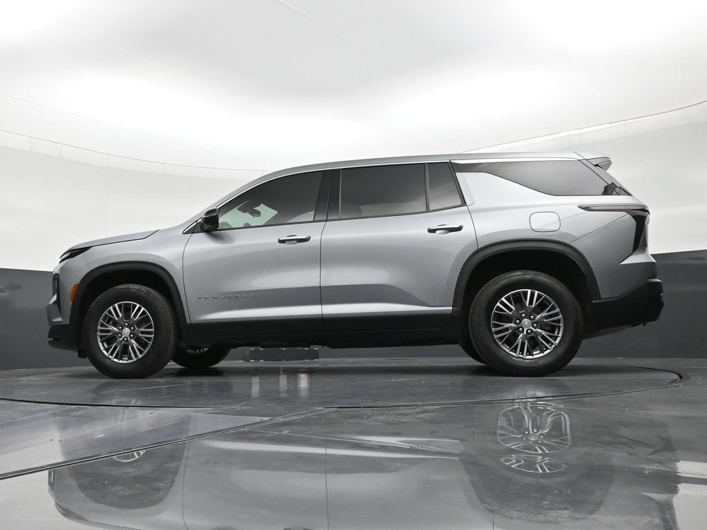 Used 2024 Chevrolet Traverse LS FWD image 21