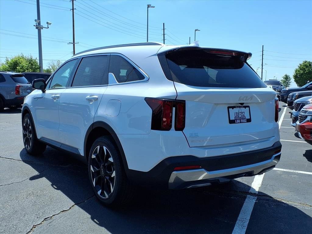Used 2025 Kia Sorento EX FWD image 2