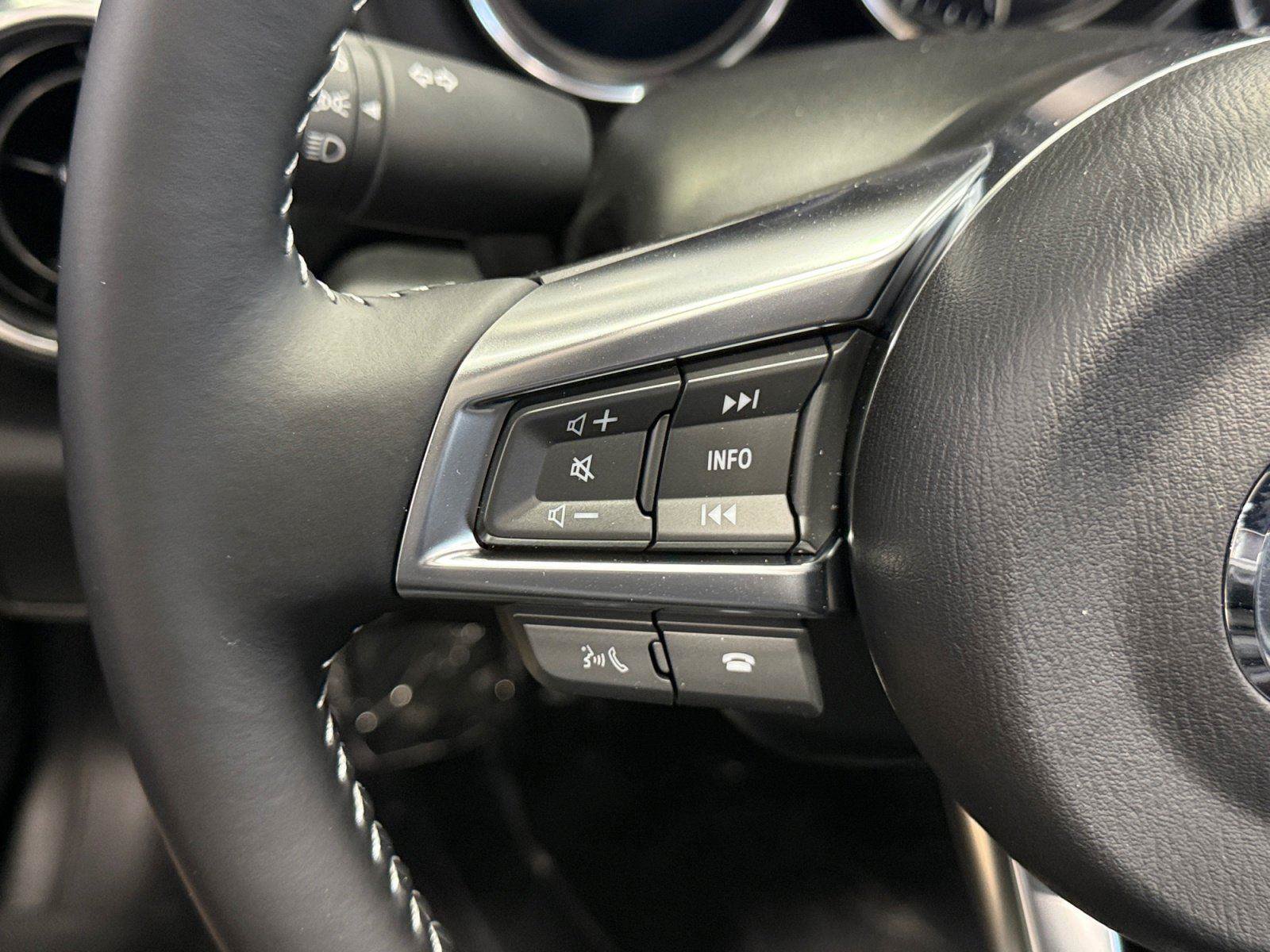New 2025 MAZDA MX-5 Miata Grand Touring w/ Appearance Package RWD image 18