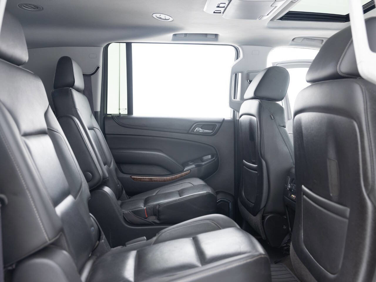 Used 2016 Chevrolet Suburban LTZ image 33