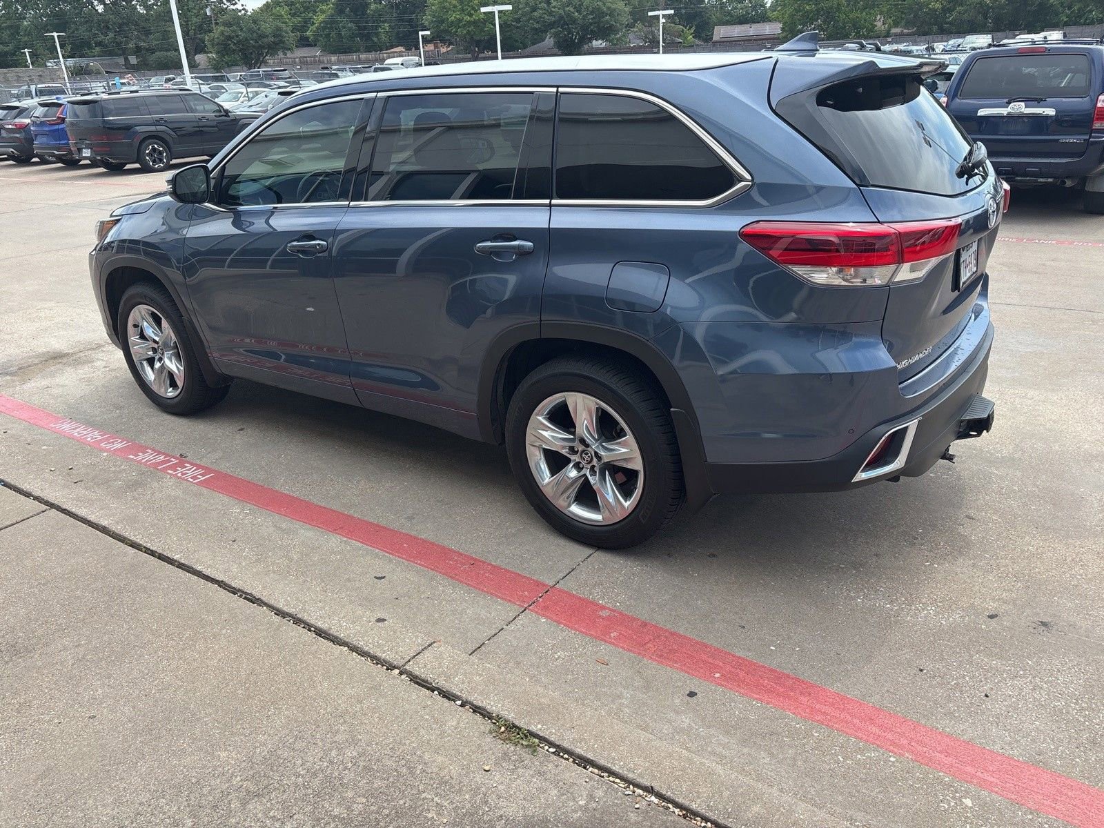 Used 2018 Toyota Highlander Limited FWD image 6