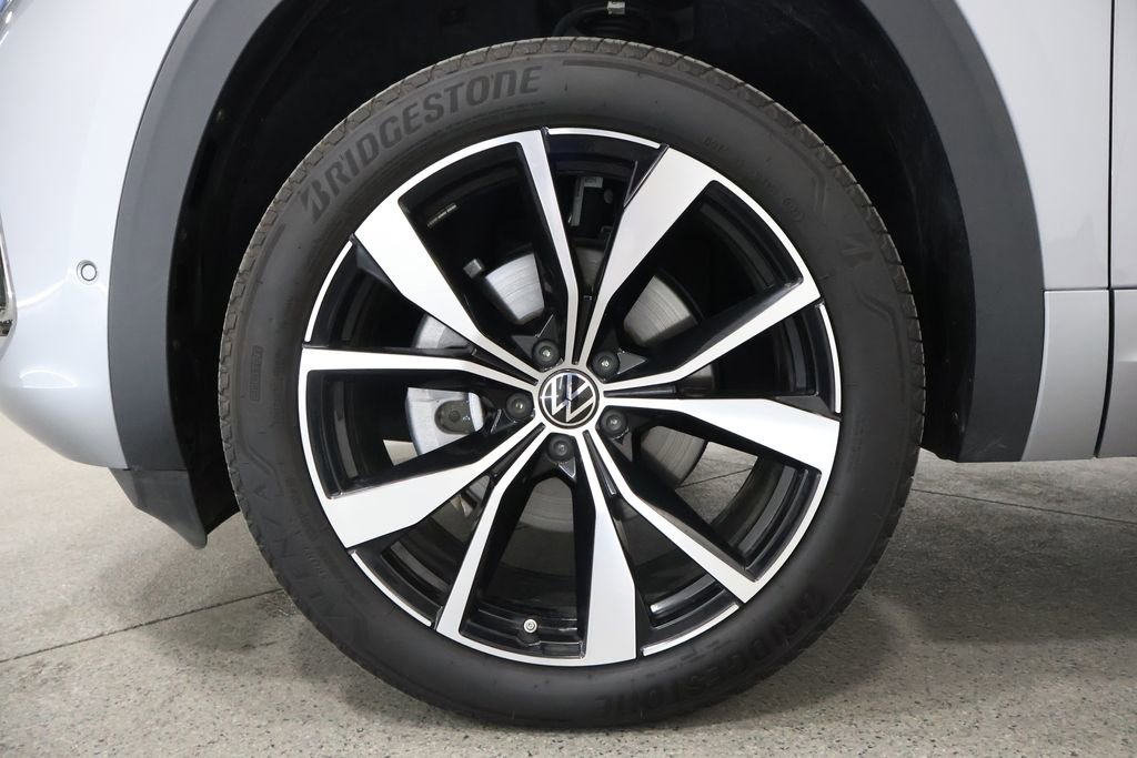 Used 2024 Volkswagen Atlas Cross Sport SEL Premium R-Line AWD/4WD image 5