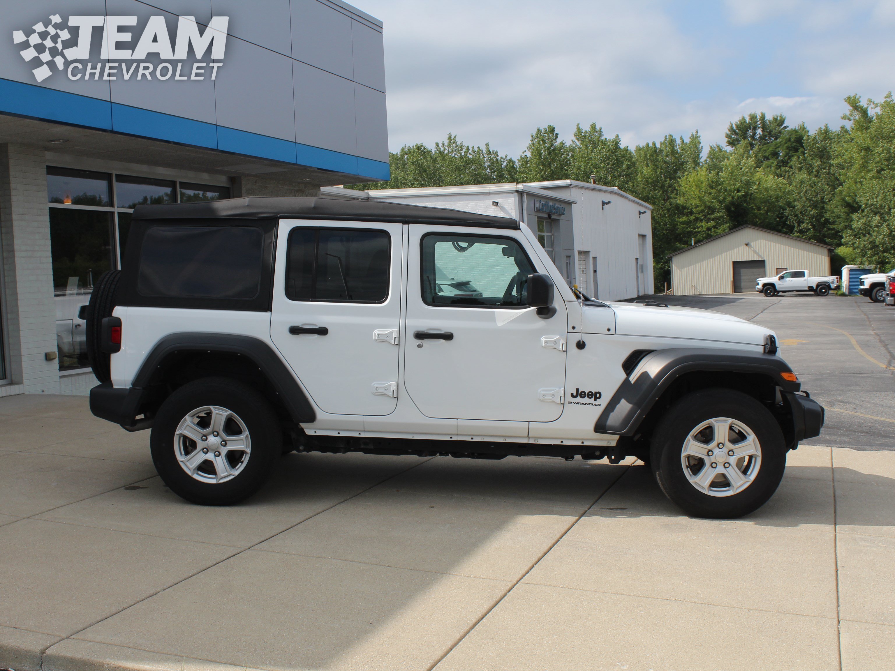Used 2023 Jeep Wrangler Unlimited Sport AWD/4WD image 3