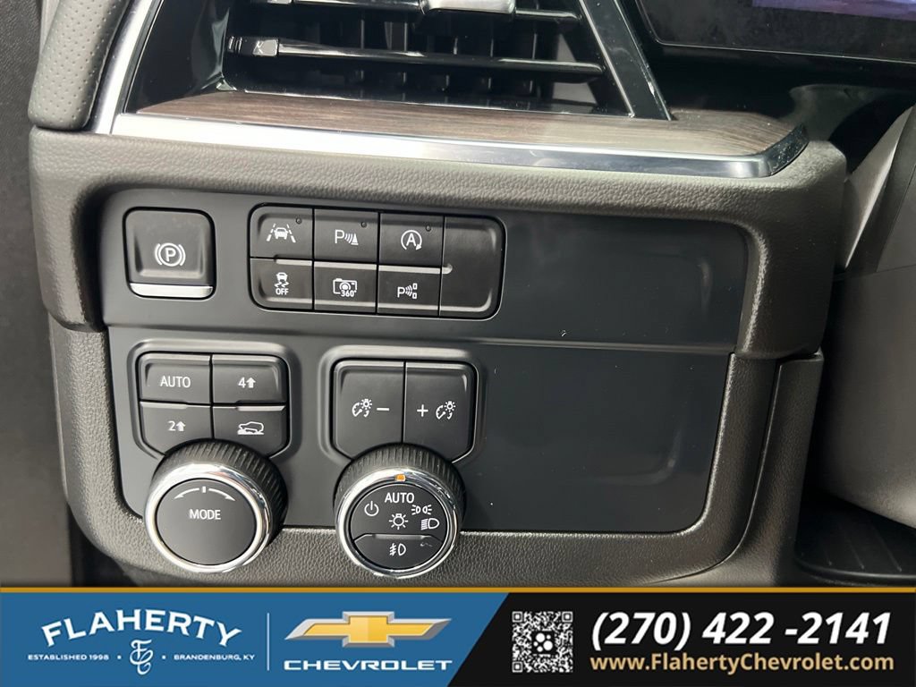 Used 2025 Chevrolet Suburban Premier AWD/4WD image 25