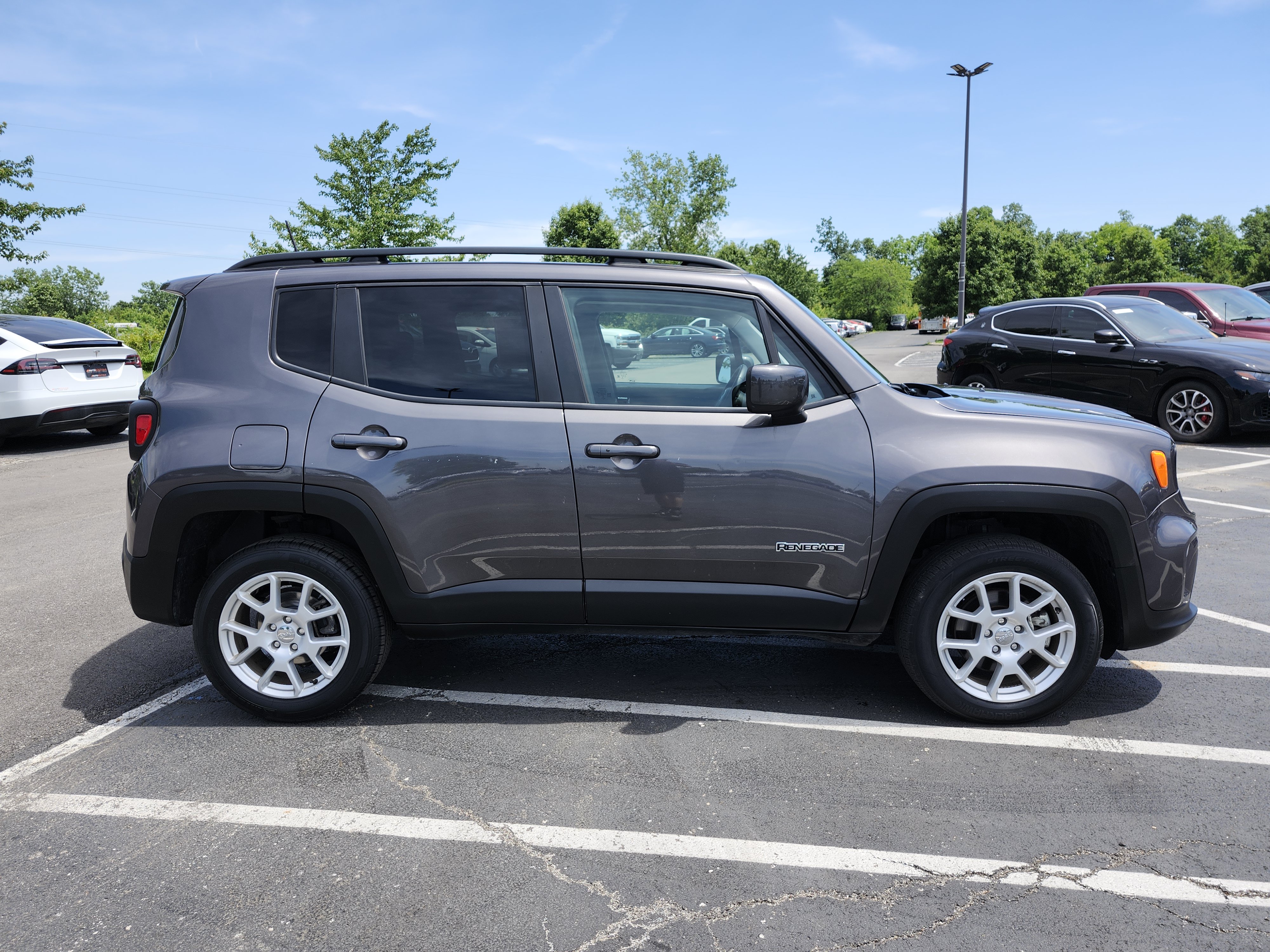 Used 2021 Jeep Renegade Latitude w/ Sun & Sound Group AWD/4WD image 17