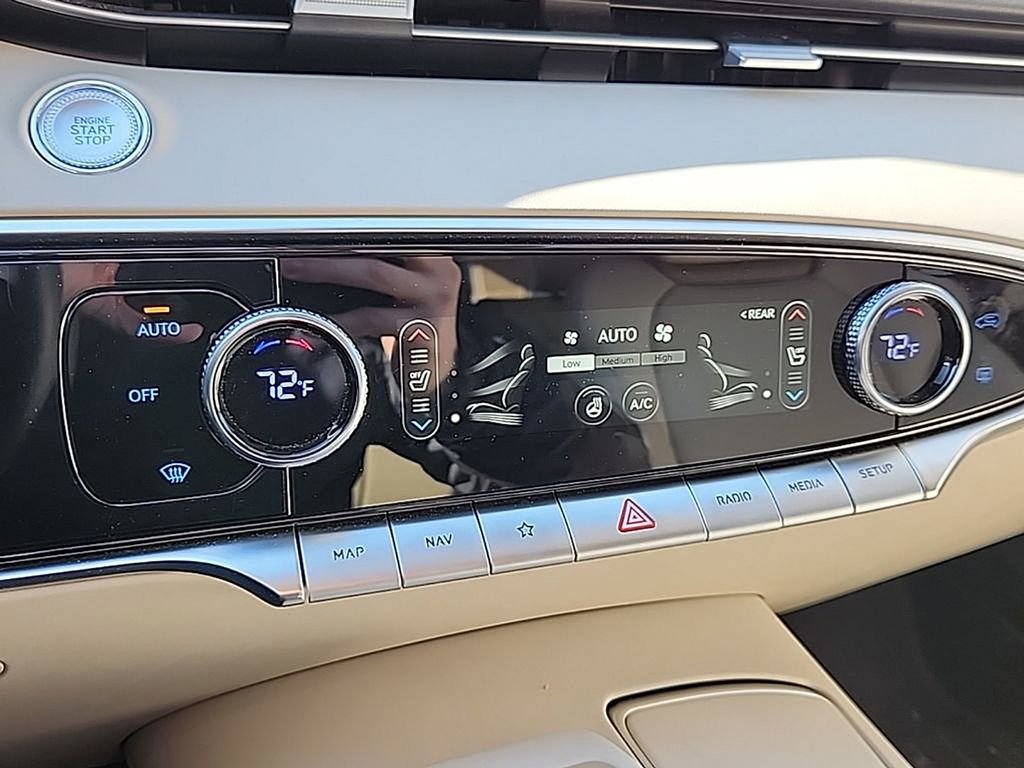 Used 2023 Genesis GV70 2.5T Select w/ Select Package image 13