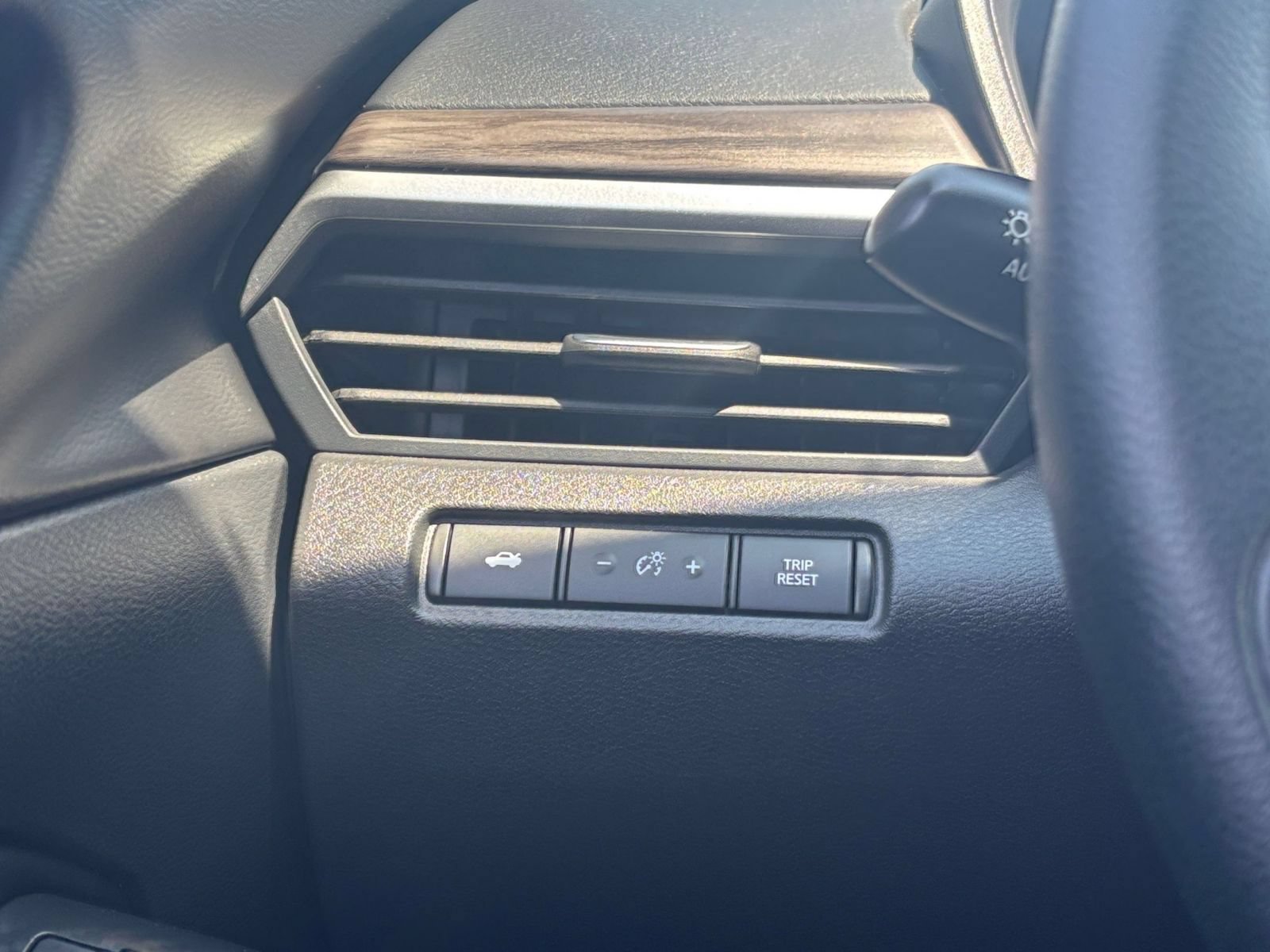 Used 2025 Nissan Altima 2.5 SV FWD image 32