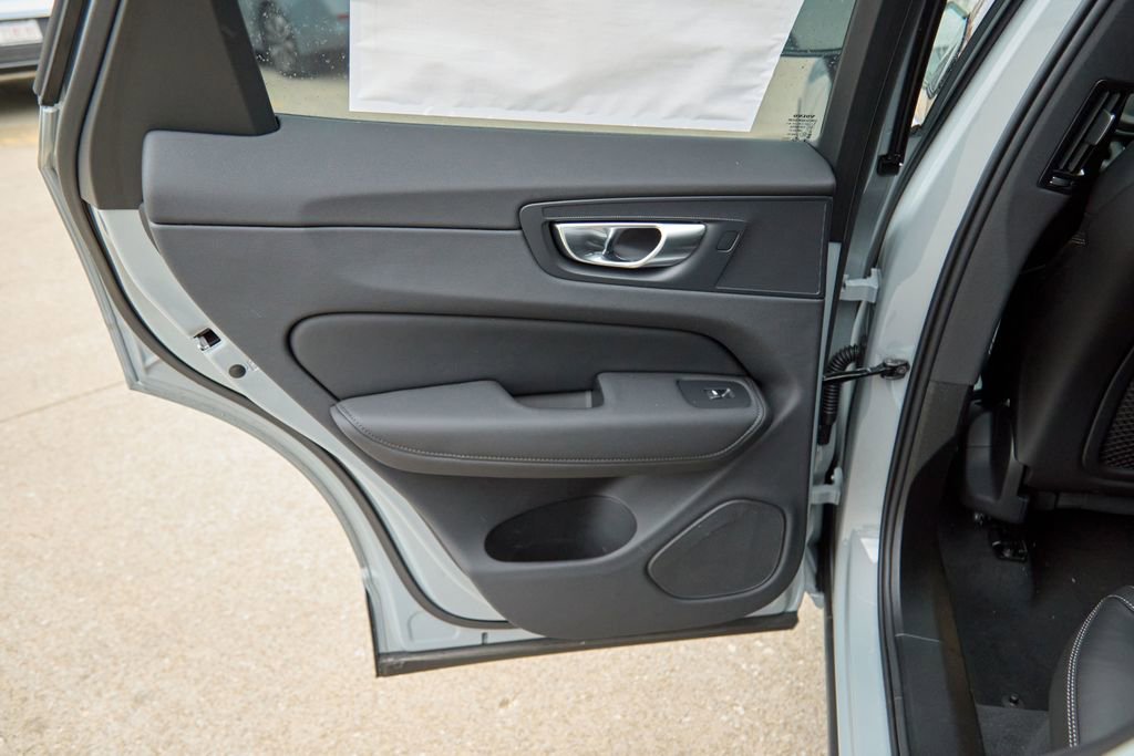 New 2026 Volvo XC60 B5 Ultra w/ Climate Package image 19