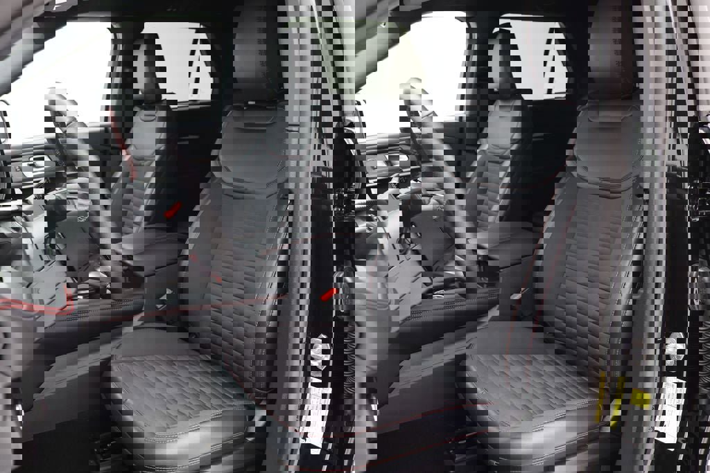 Used 2025 Ford Explorer ST-Line w/ ST-Line Street Pack image 17