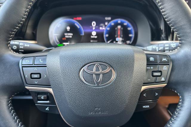 Certified 2025 Toyota Crown Signia image 25