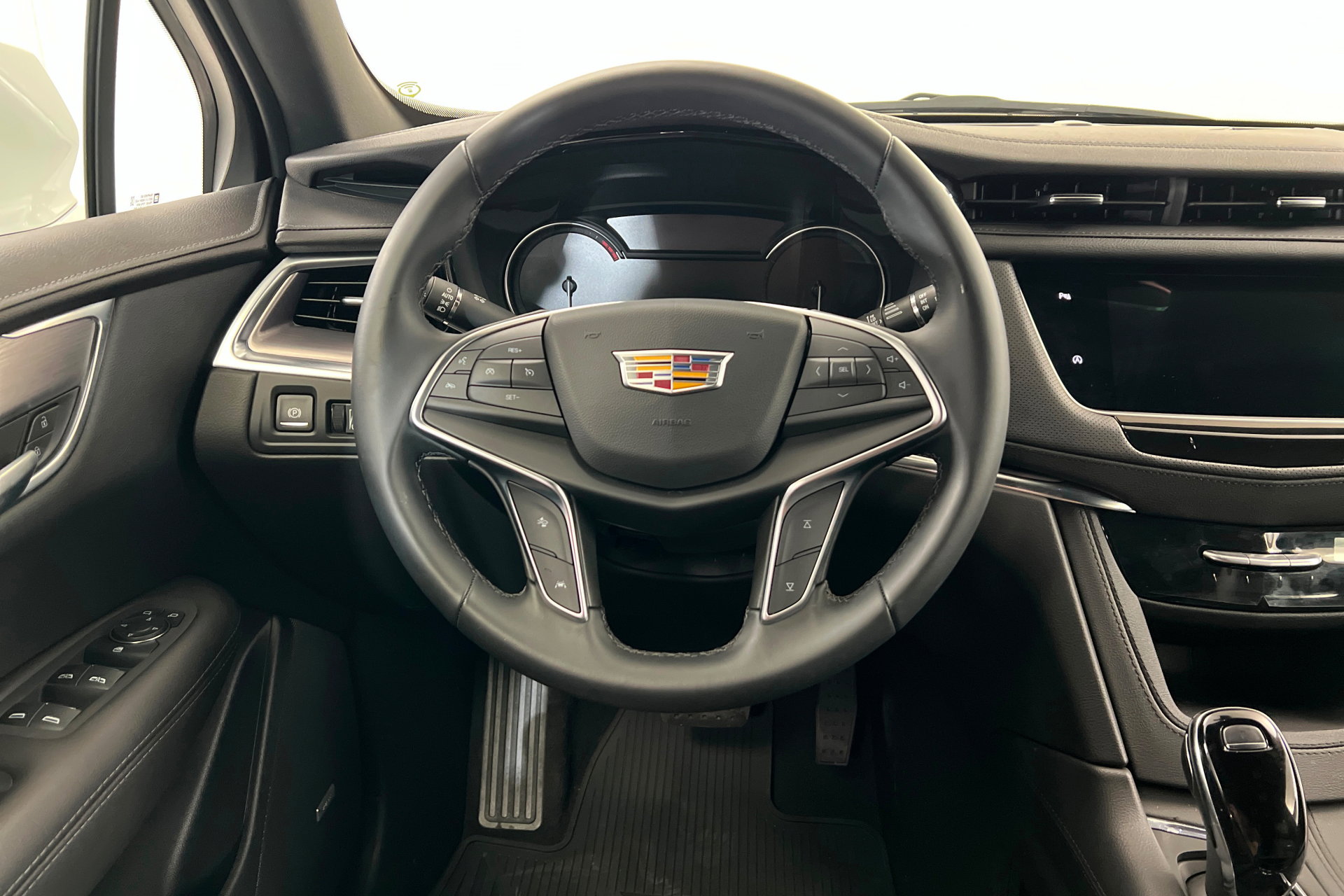 New 2025 Cadillac XT5 Luxury FWD image 13