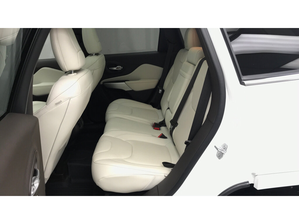 Used 2018 Jeep Cherokee Overland w/ Technology Group AWD/4WD image 19