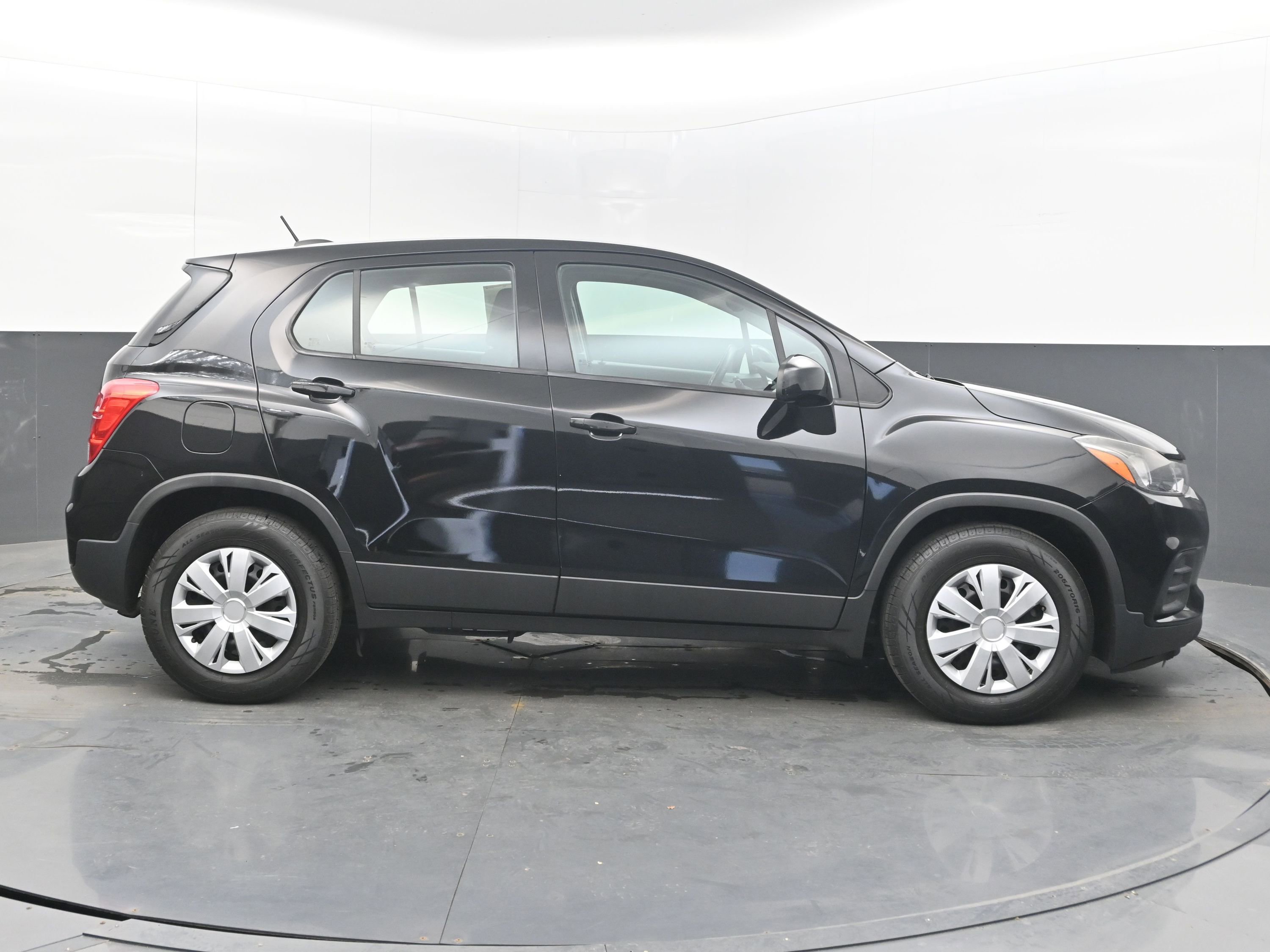 Used 2018 Chevrolet Trax LS image 8